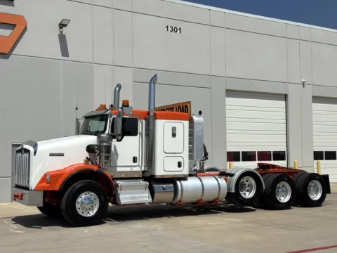 Photos of 2019 KENWORTH T800 for sale in Hutchins, TX at Forge Truck Centers - Texas