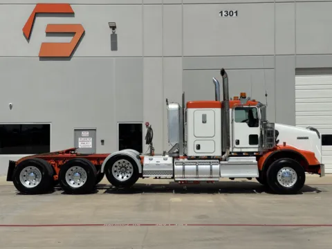 Another view of 2019 KENWORTH T800 for sale in Hutchins, TX at Forge Truck Centers - Texas
