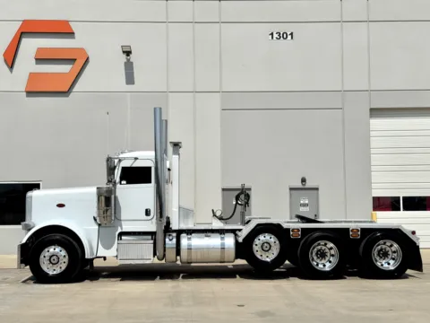 More photos of 2023 PETERBILT 389 at Forge Truck Centers - Texas, TX