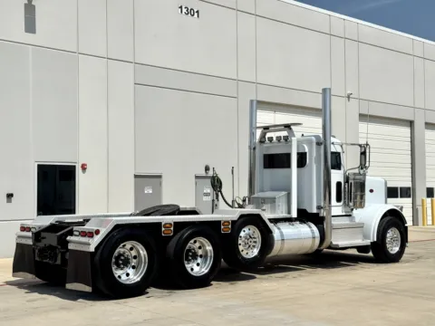 More photos of 2023 PETERBILT 389 at Forge Truck Centers - Texas, TX