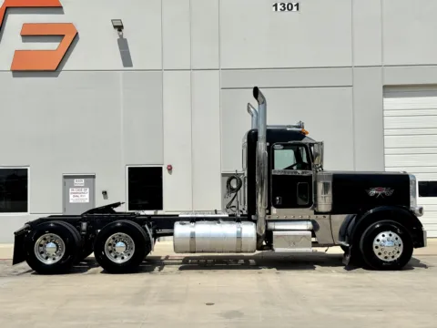 Another view of 2015 PETERBILT 389 for sale in Hutchins, TX at Forge Truck Centers - Texas