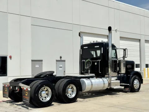More photos of 2015 PETERBILT 389 at Forge Truck Centers - Texas, TX