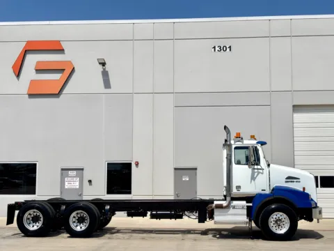 Another view of 2011 WESTERN STAR 4900 for sale in Hutchins, TX at Forge Truck Centers - Texas