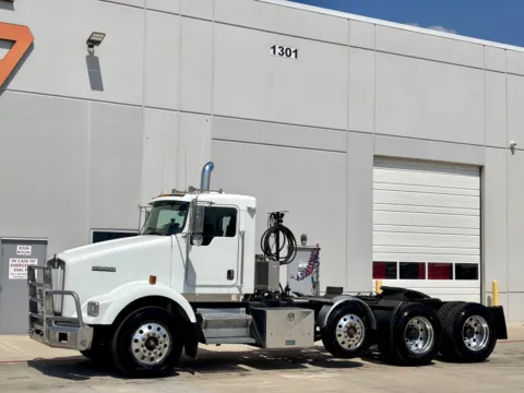 Photos of 2005 KENWORTH T800 for sale in Hutchins, TX at Forge Truck Centers - Texas