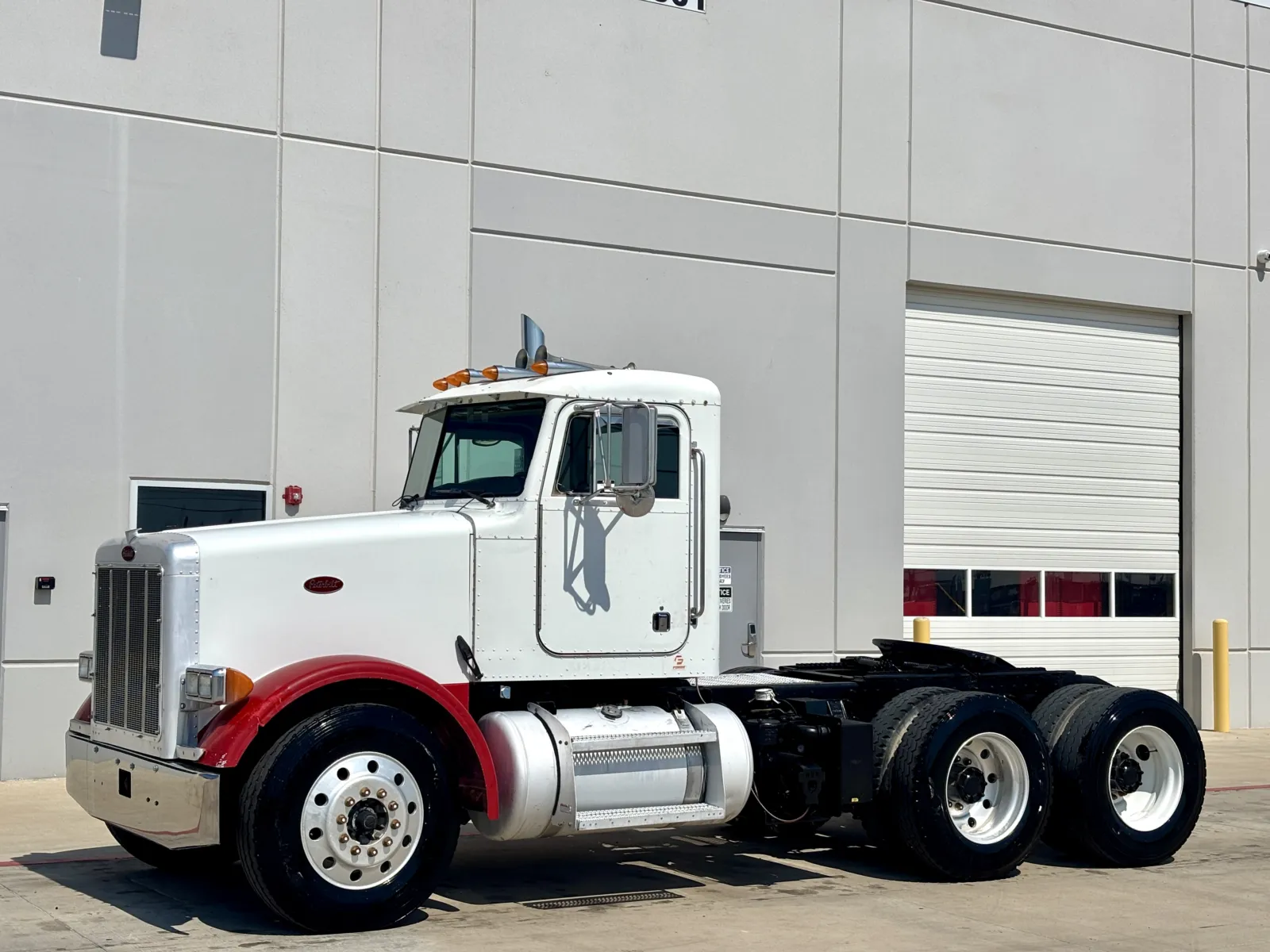 2002 Peterbilt - image 2