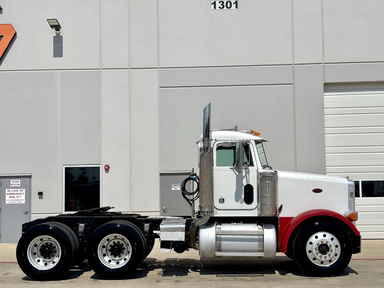 2002 Peterbilt - image 3