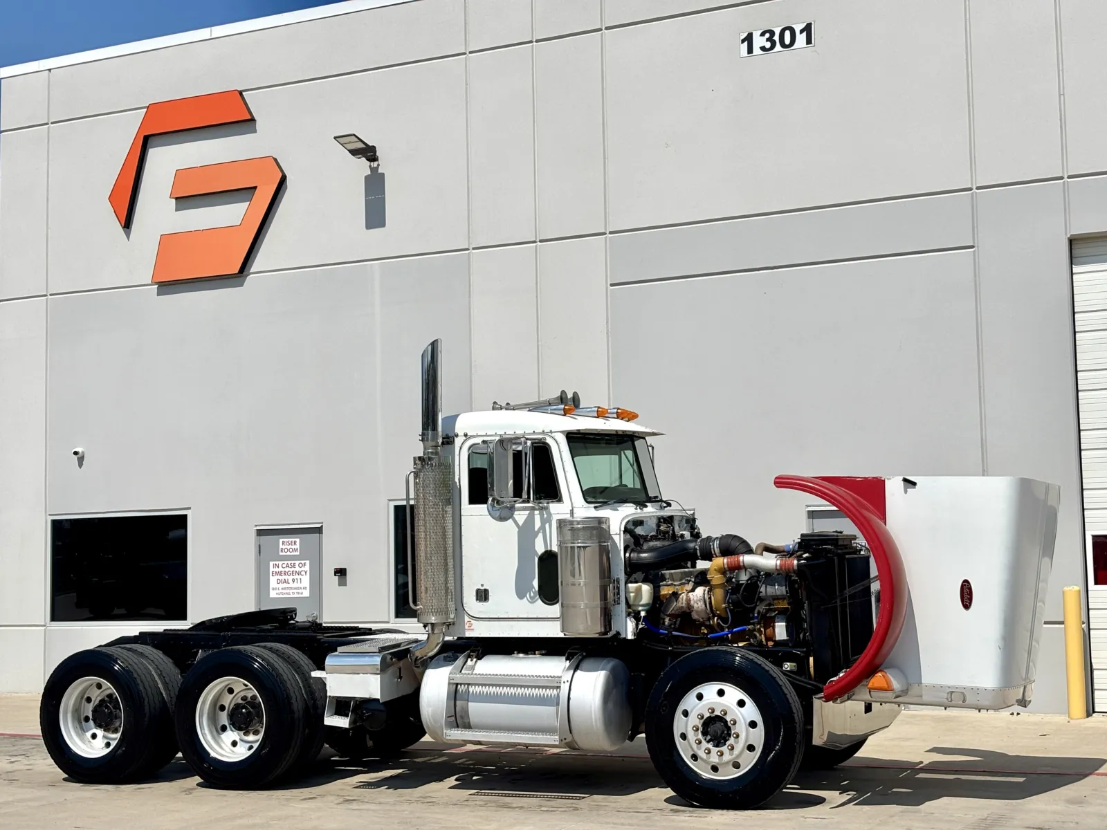 2002 Peterbilt - image 9