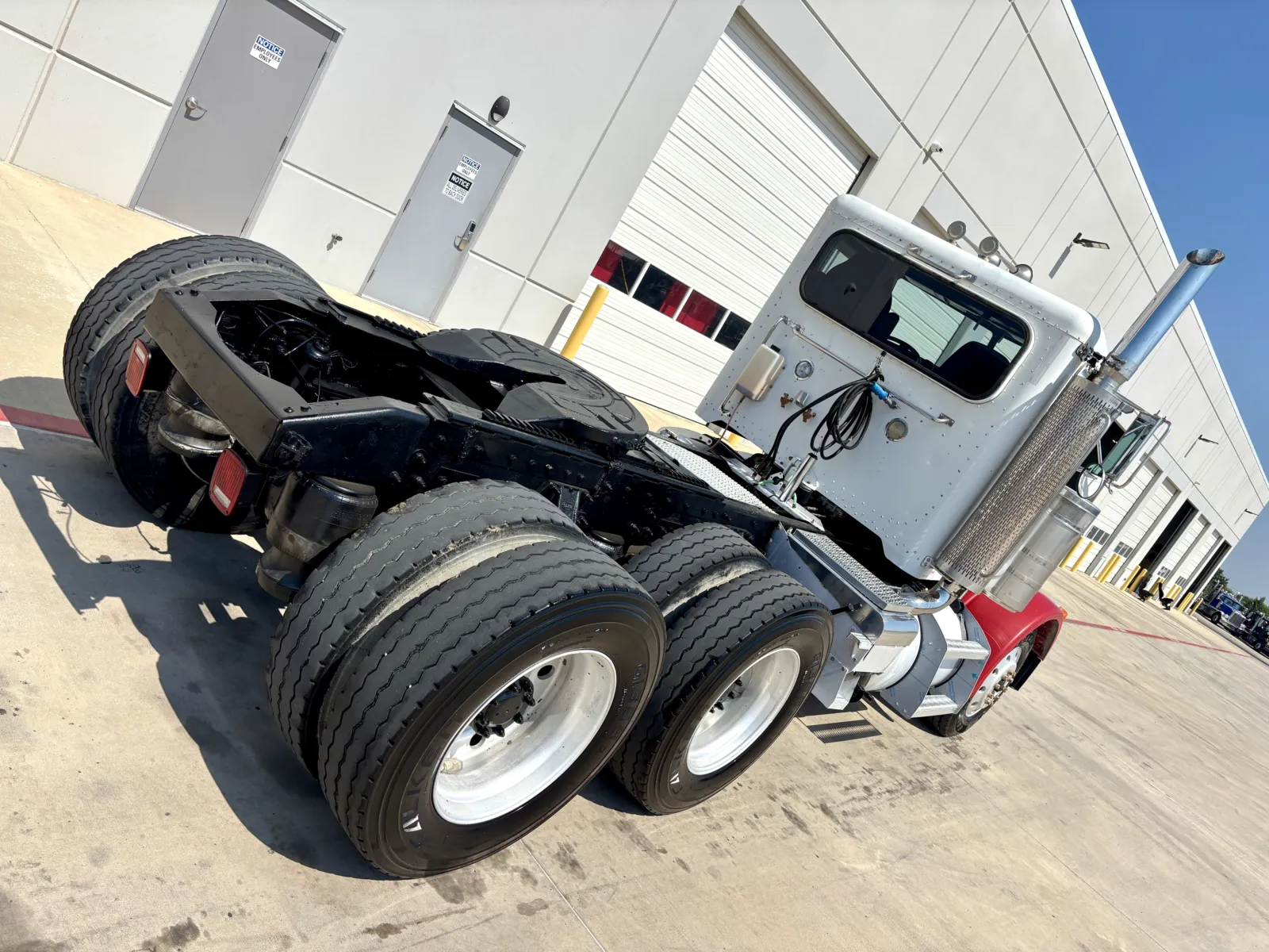 2002 Peterbilt - image 11