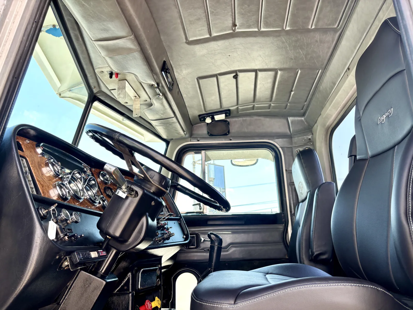 2002 Peterbilt - image 14