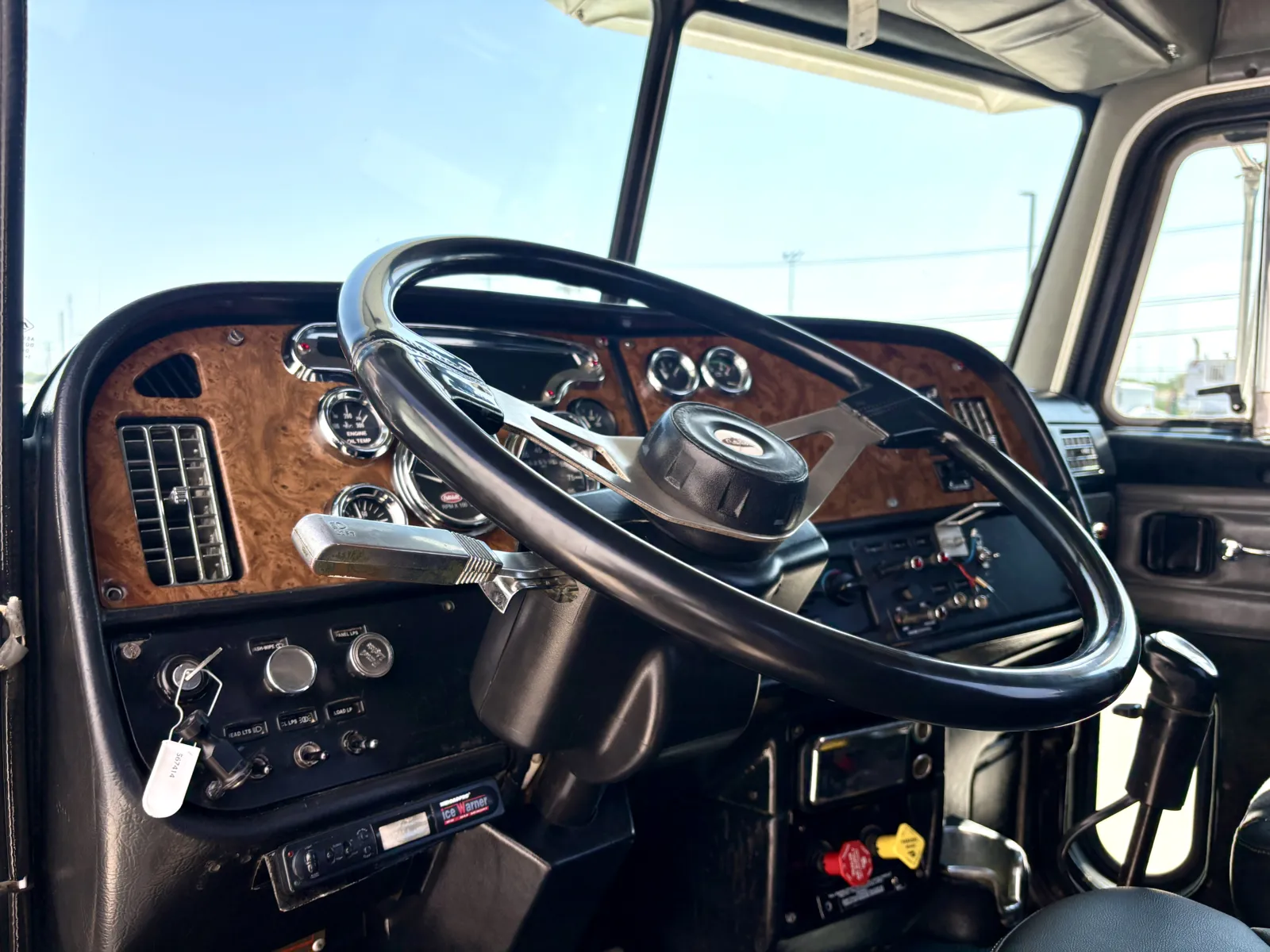 2002 Peterbilt - image 15