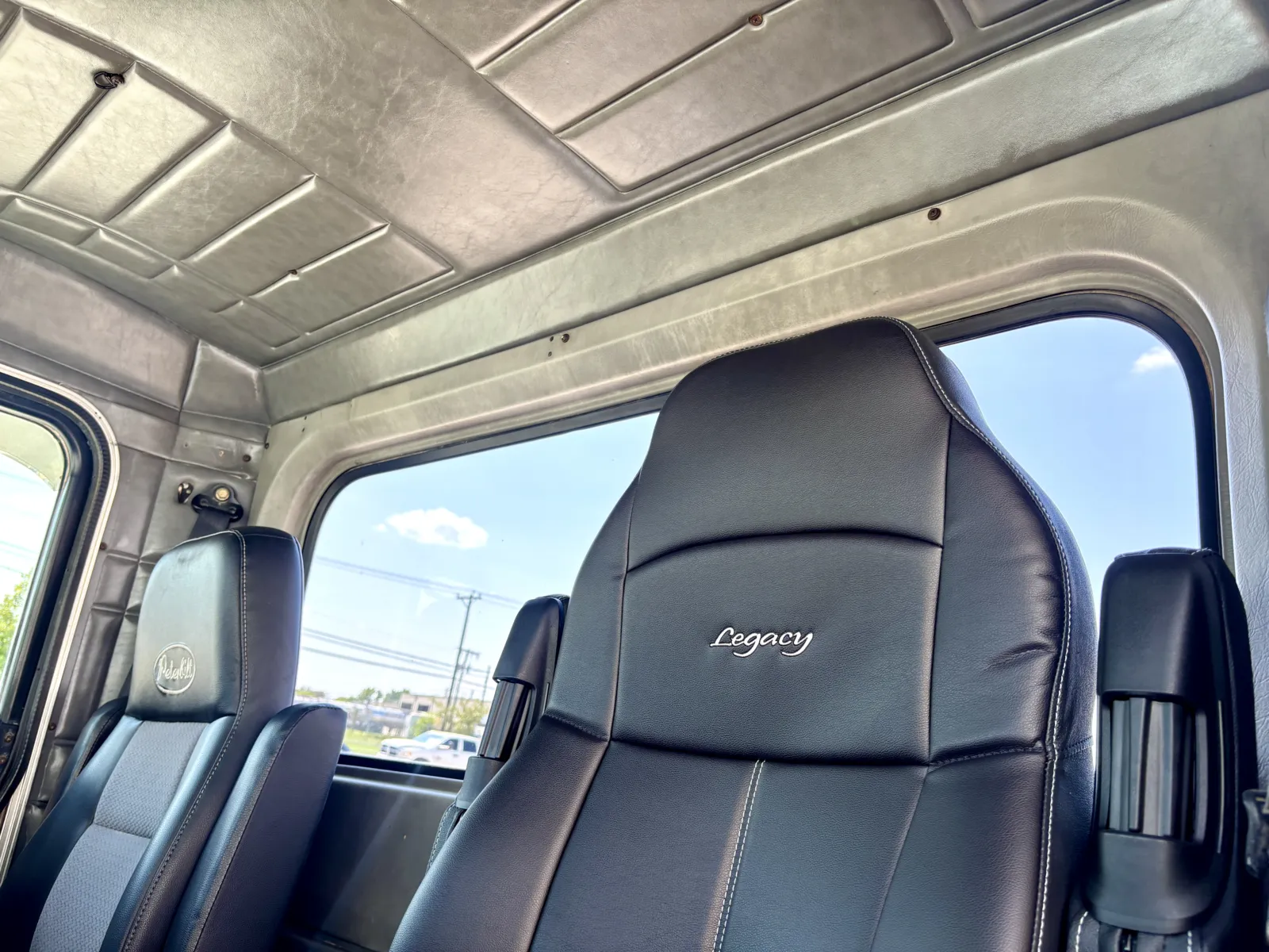 2002 Peterbilt - image 19