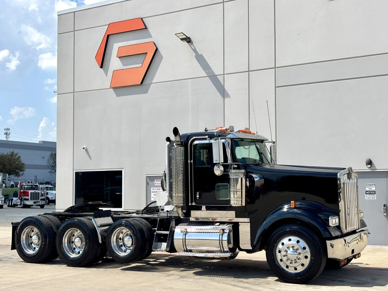 2004 KENWORTH W900 for sale in Hutchins, TX