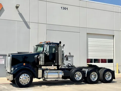Photos of 2004 KENWORTH W900 for sale in Hutchins, TX at Forge Truck Centers - Texas