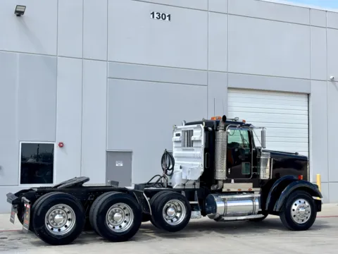 More photos of 2004 KENWORTH W900 at Forge Truck Centers - Texas, TX
