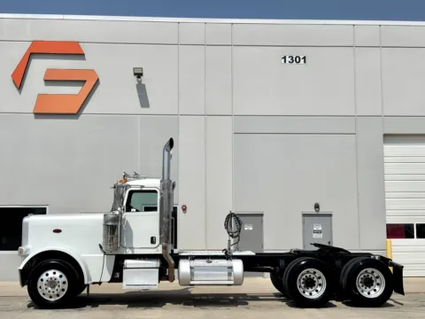 More photos of 2020 PETERBILT 389 at Forge Truck Centers - Texas, TX