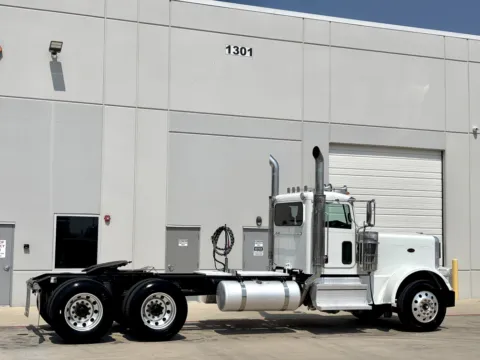 More photos of 2020 PETERBILT 389 at Forge Truck Centers - Texas, TX