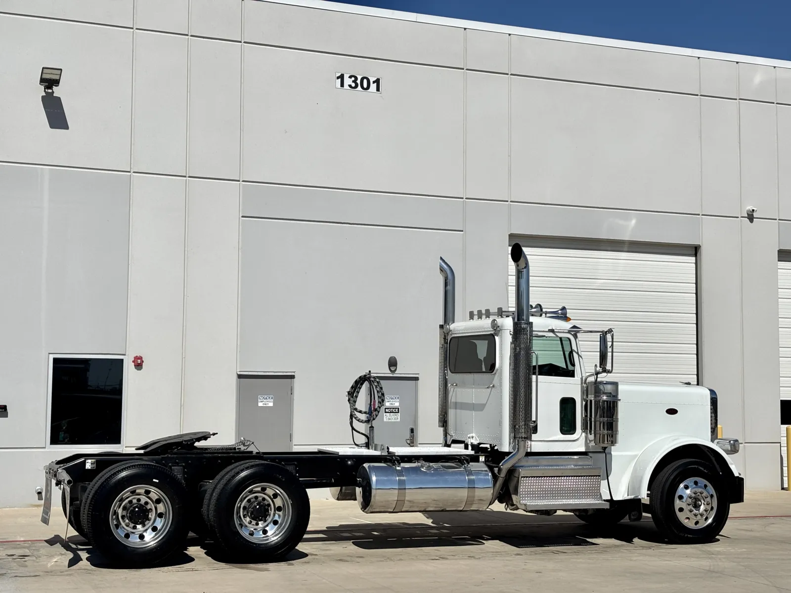 2020 Peterbilt 389 - image 5