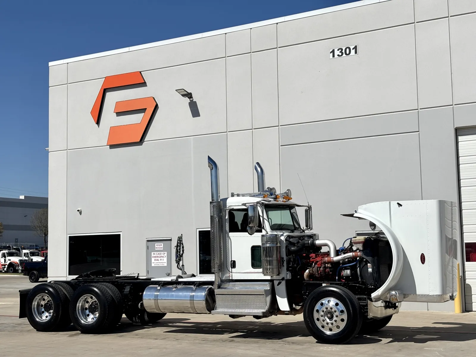 2020 Peterbilt 389 - image 9