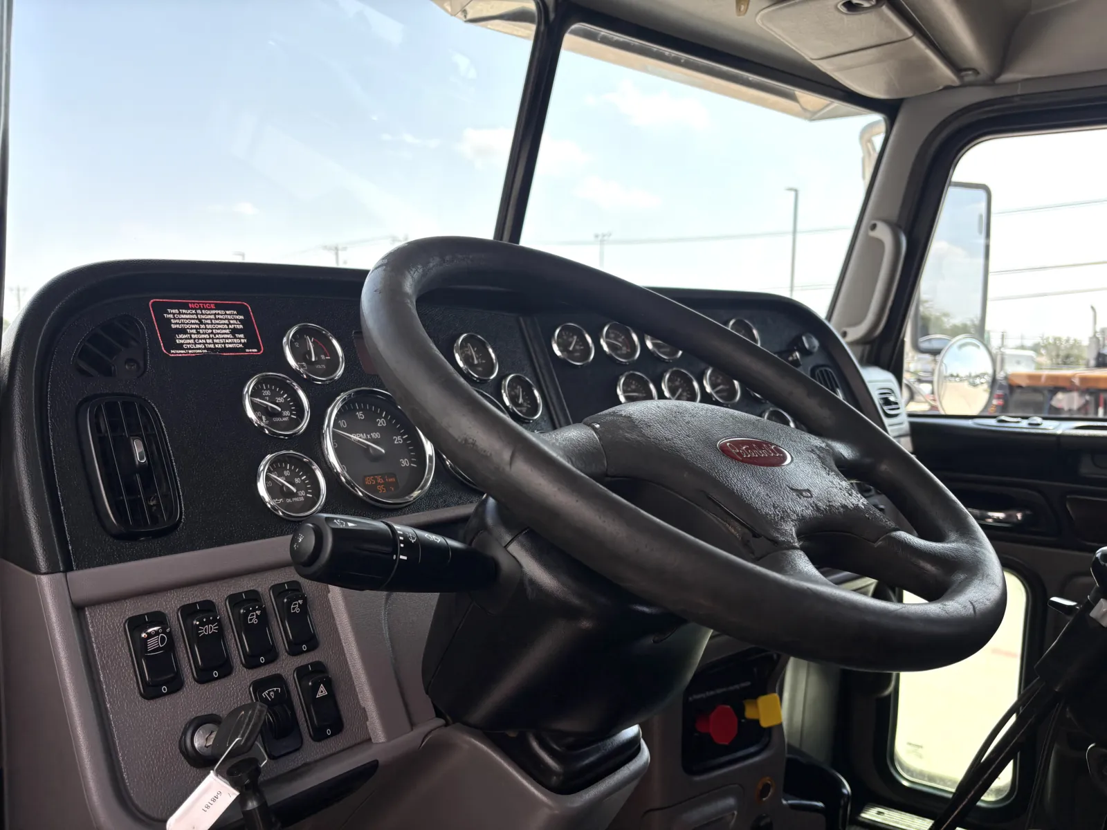 2020 Peterbilt 389 - image 15