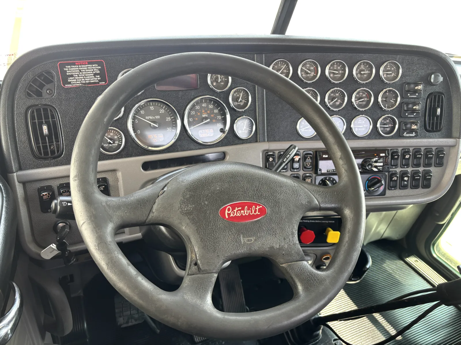 2020 Peterbilt 389 - image 16