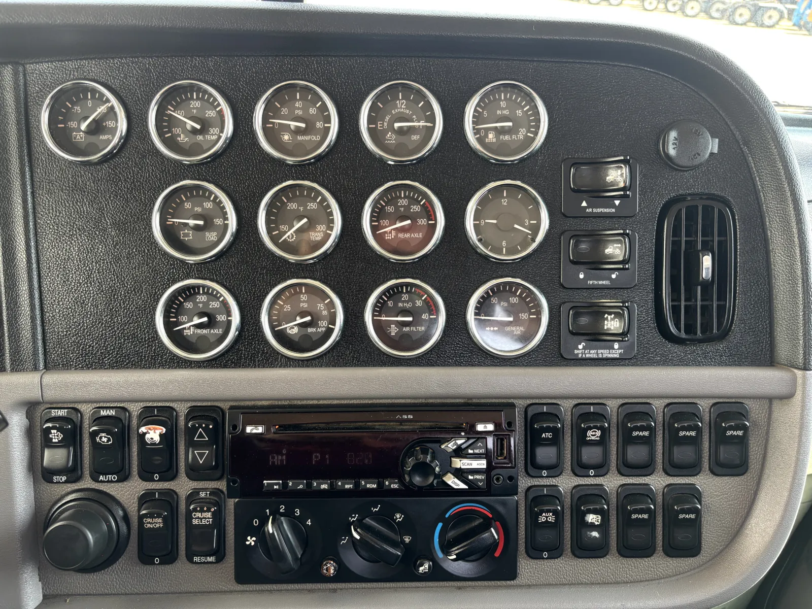 2020 Peterbilt 389 - image 18