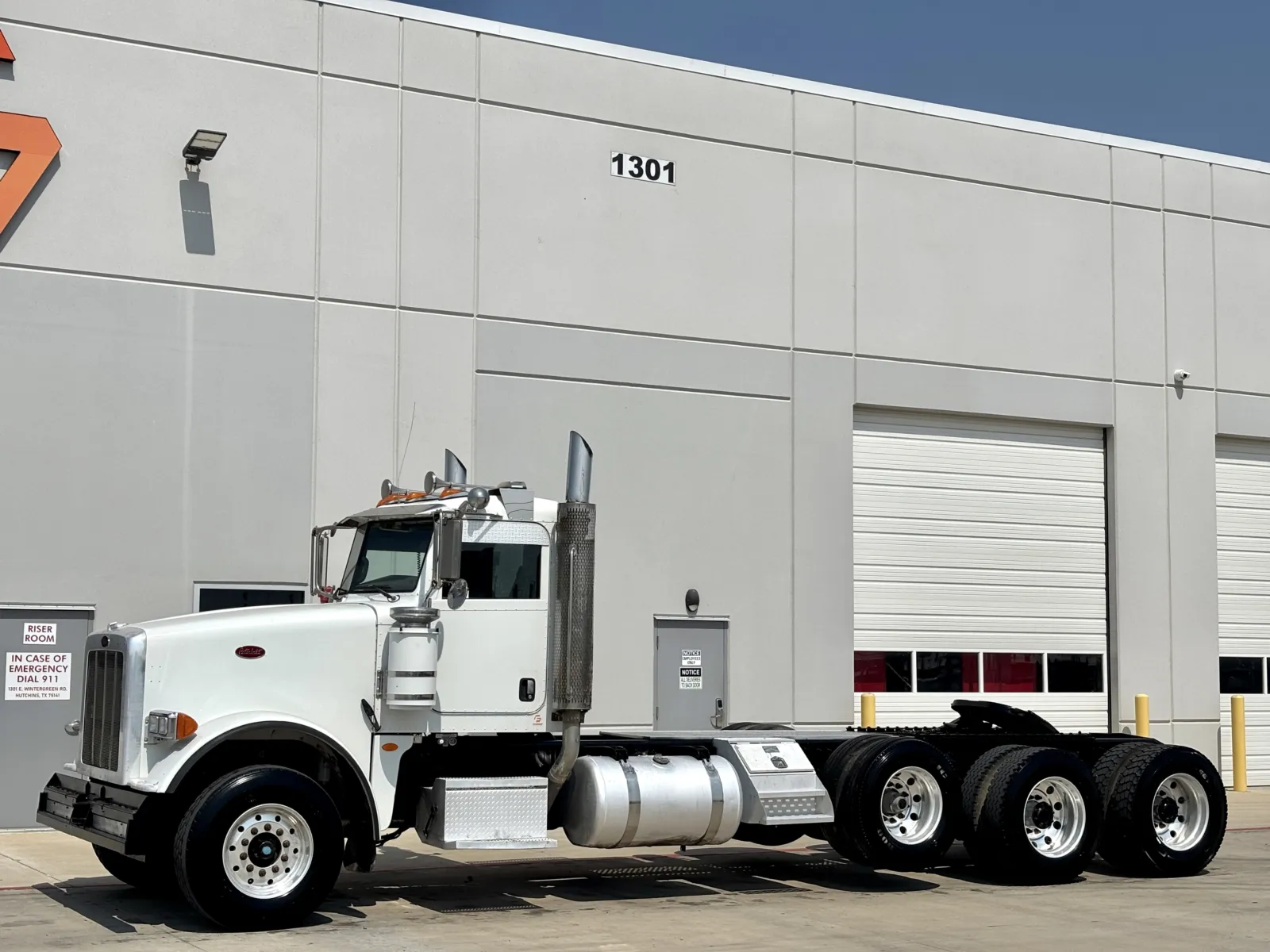 2009 Peterbilt - image 2