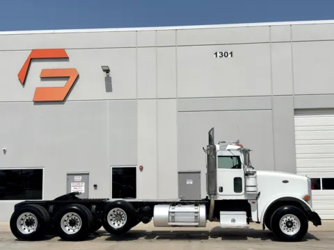 Another view of 2009 PETERBILT 367 for sale in Hutchins, TX at Forge Truck Centers - Texas