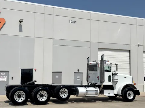 More photos of 2009 PETERBILT 367 at Forge Truck Centers - Texas, TX