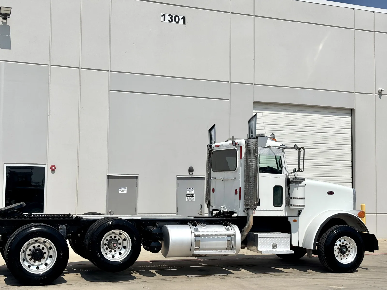 2009 Peterbilt - image 7