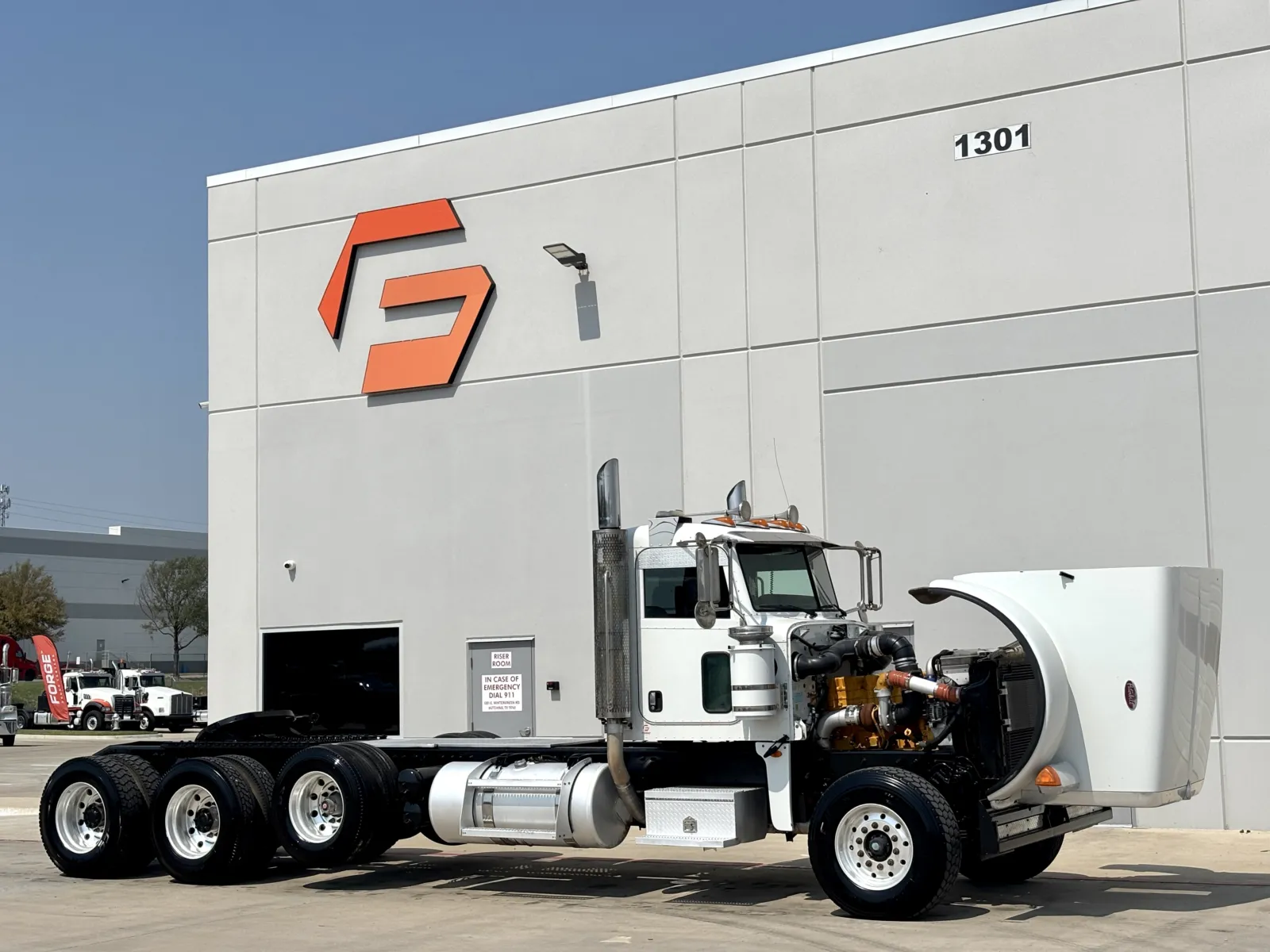 2009 Peterbilt - image 9