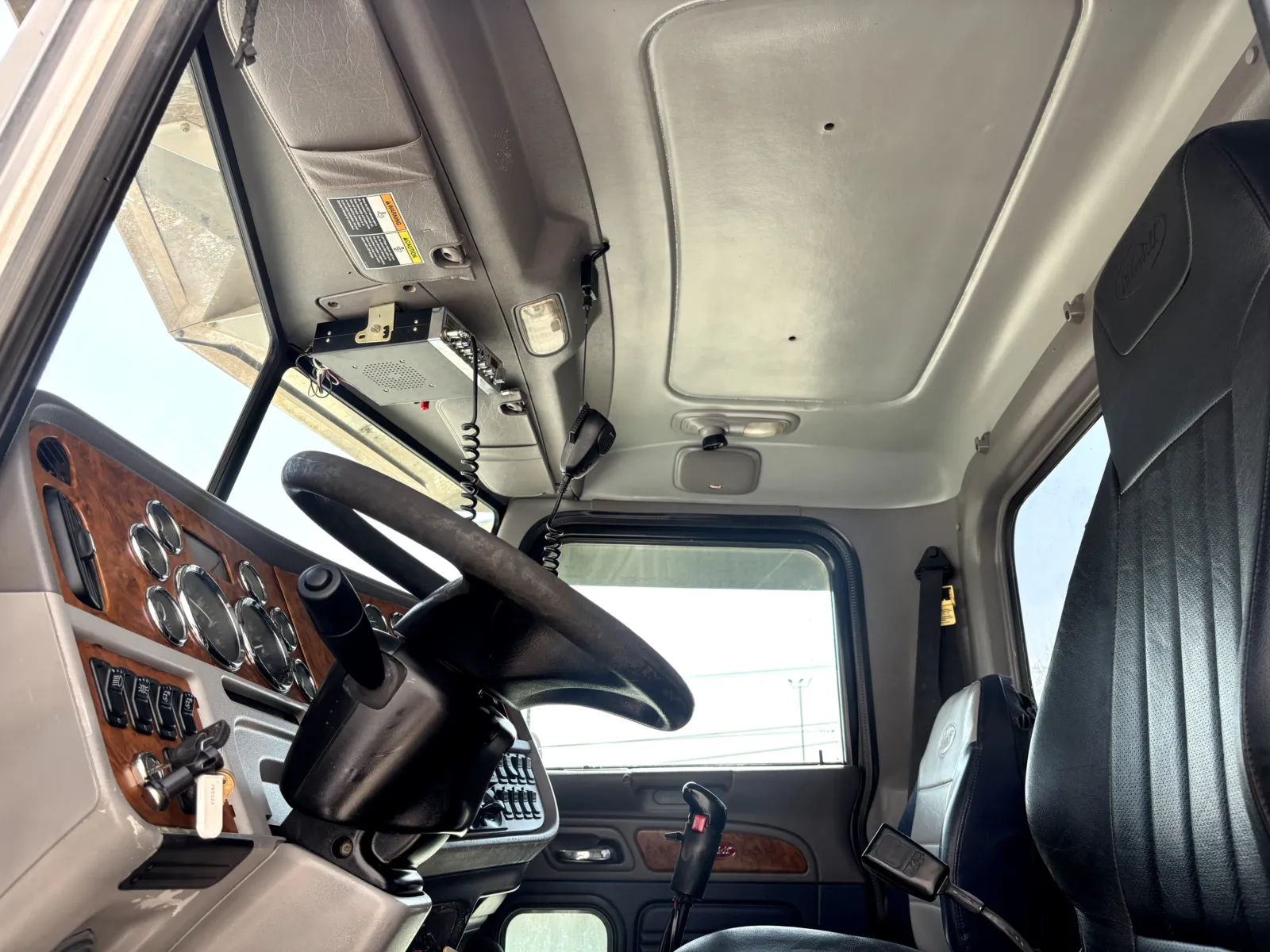 2009 Peterbilt - image 14