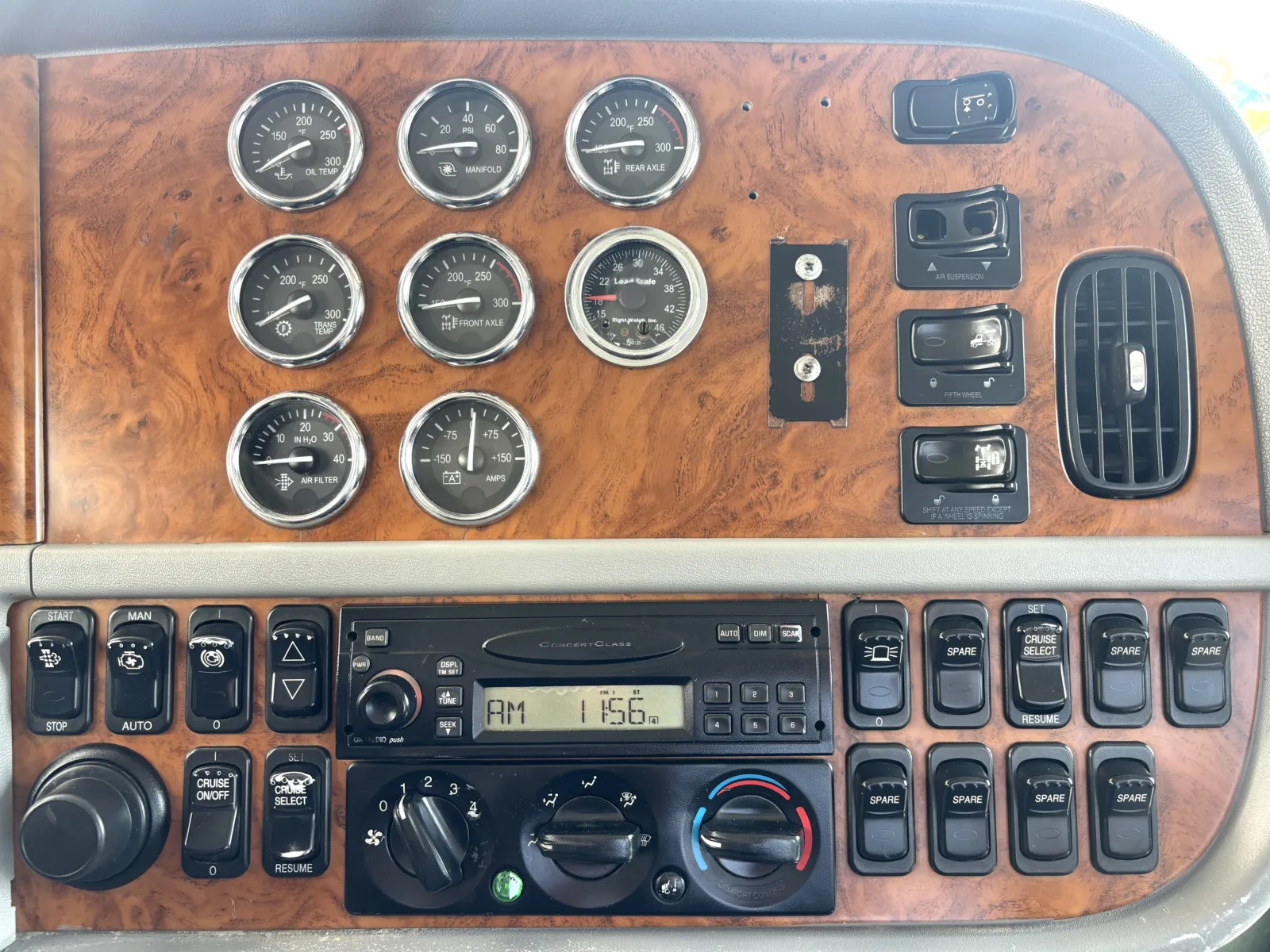 2009 Peterbilt - image 18