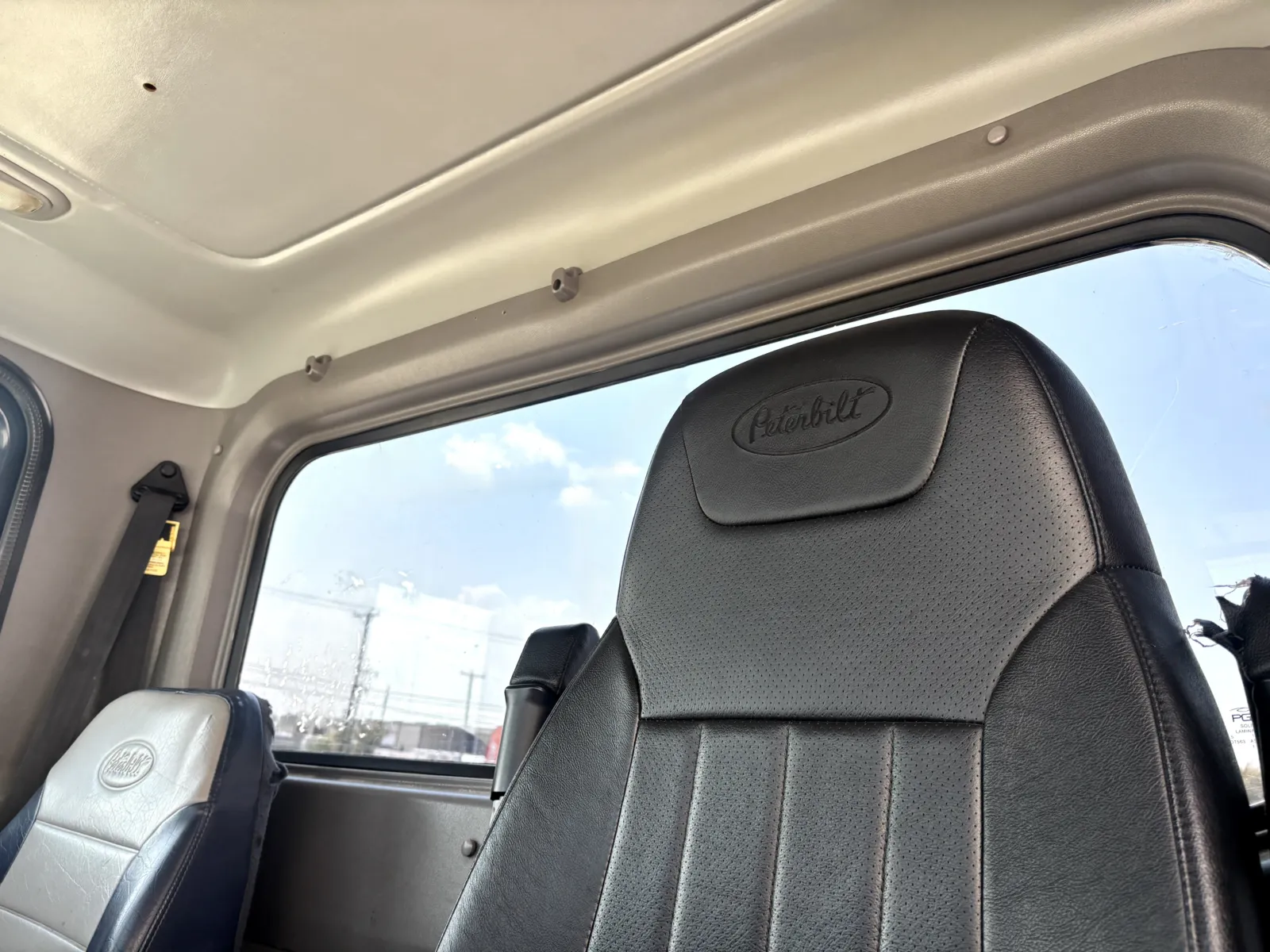 2009 Peterbilt - image 20
