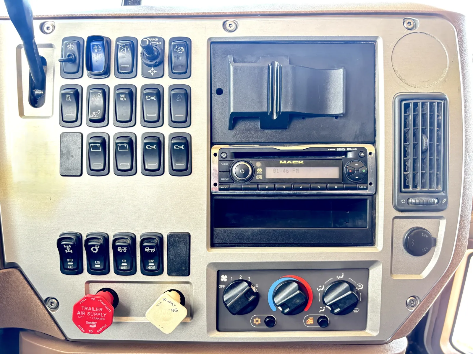 2012 Mack - image 18