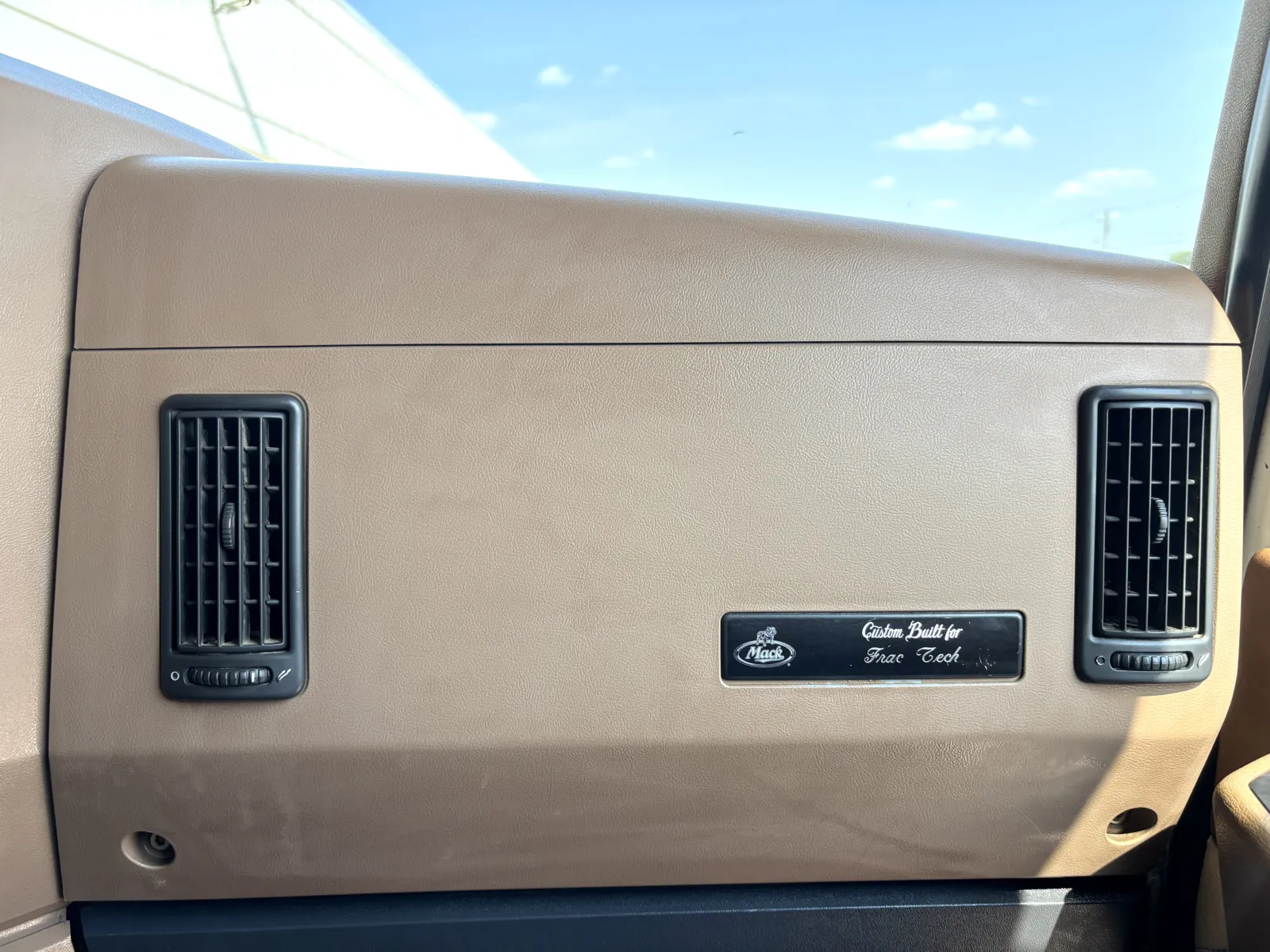 2012 Mack - image 19