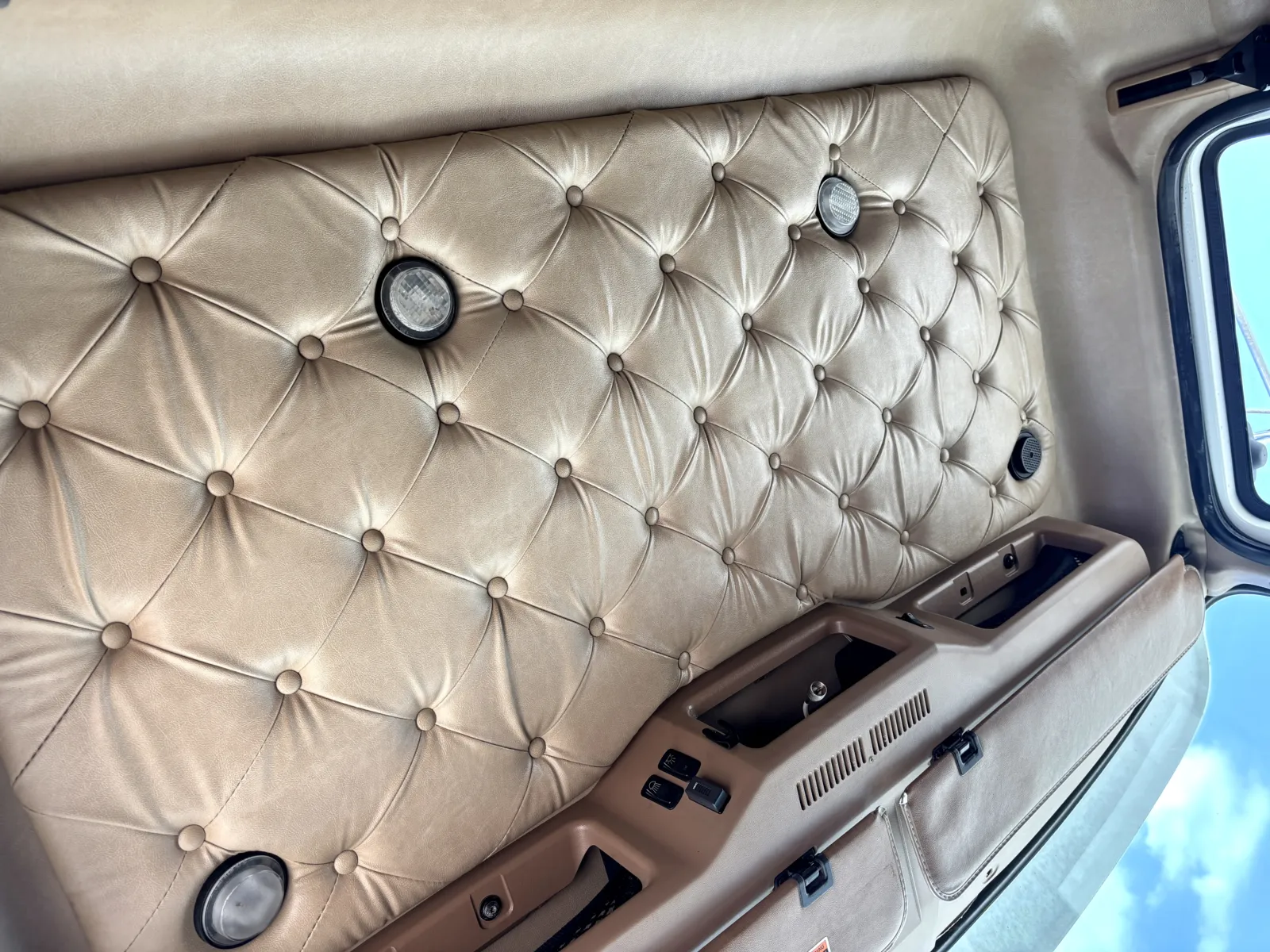 2012 Mack - image 21