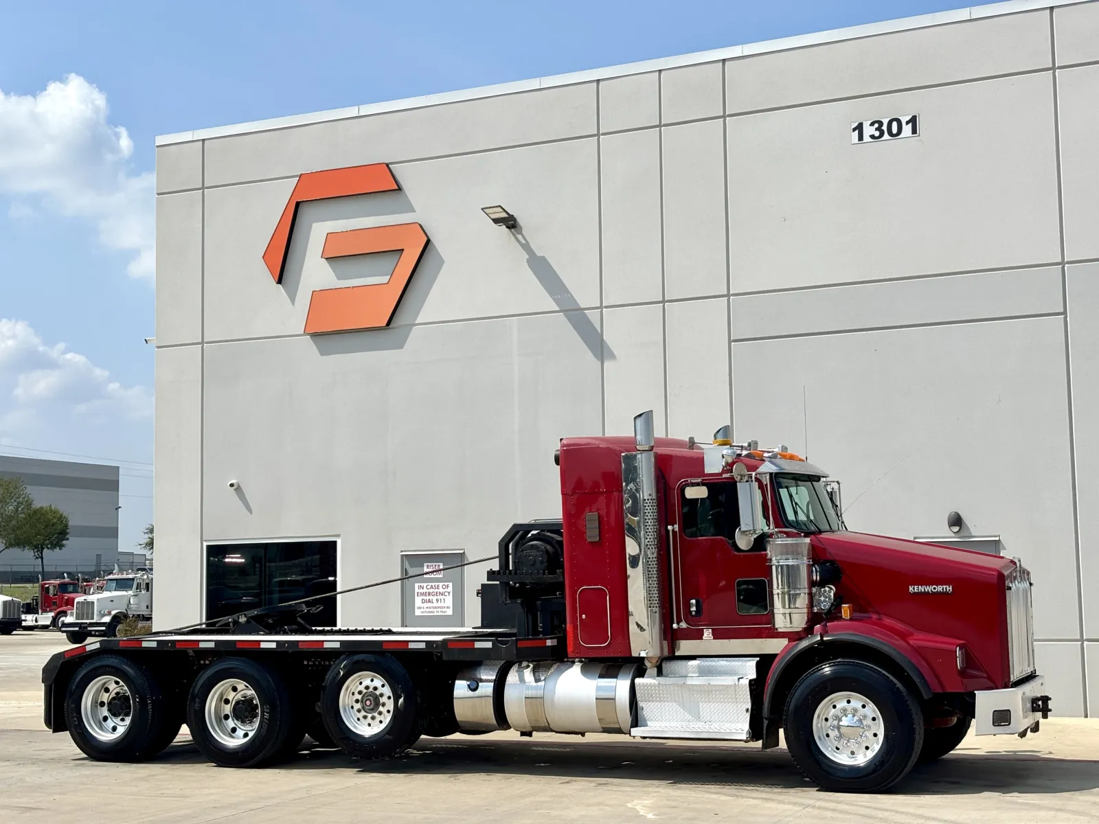 2012 KENWORTH T800 for sale in Hutchins, TX