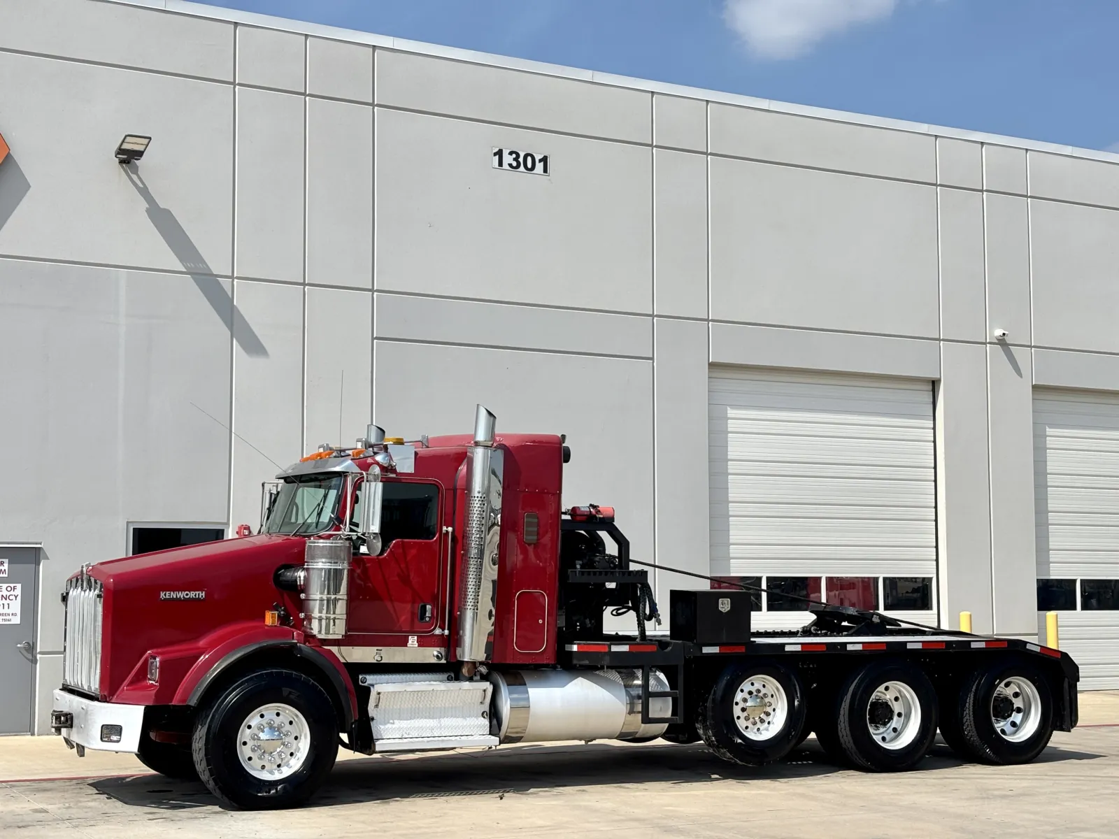 2012 Kenworth T800 - image 2
