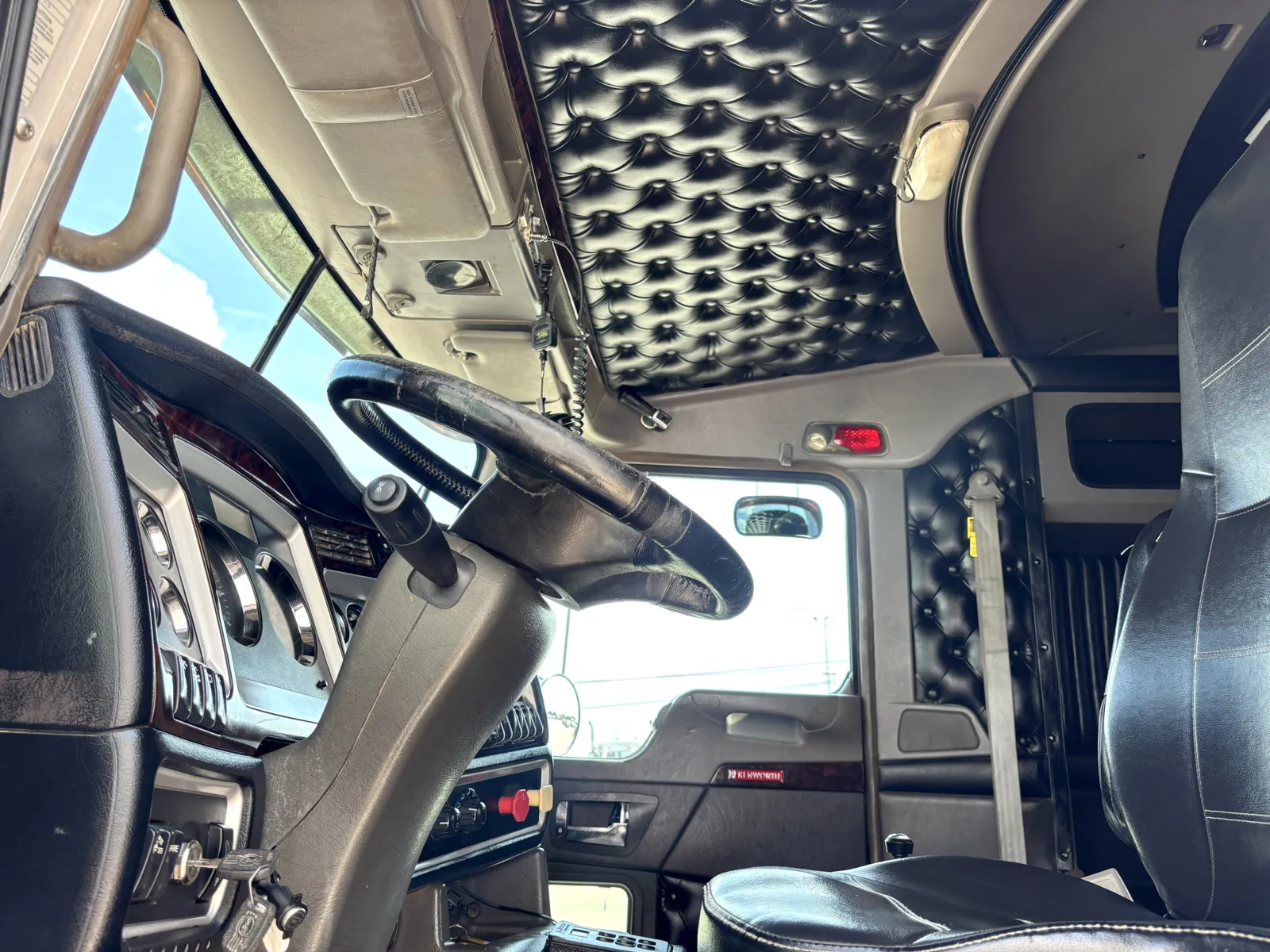 2012 Kenworth T800 - image 14