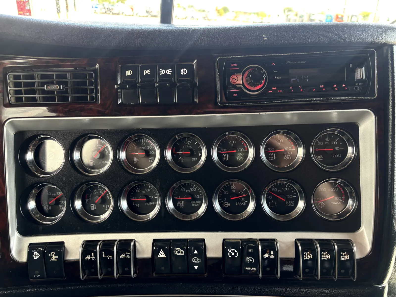 2012 Kenworth T800 - image 18