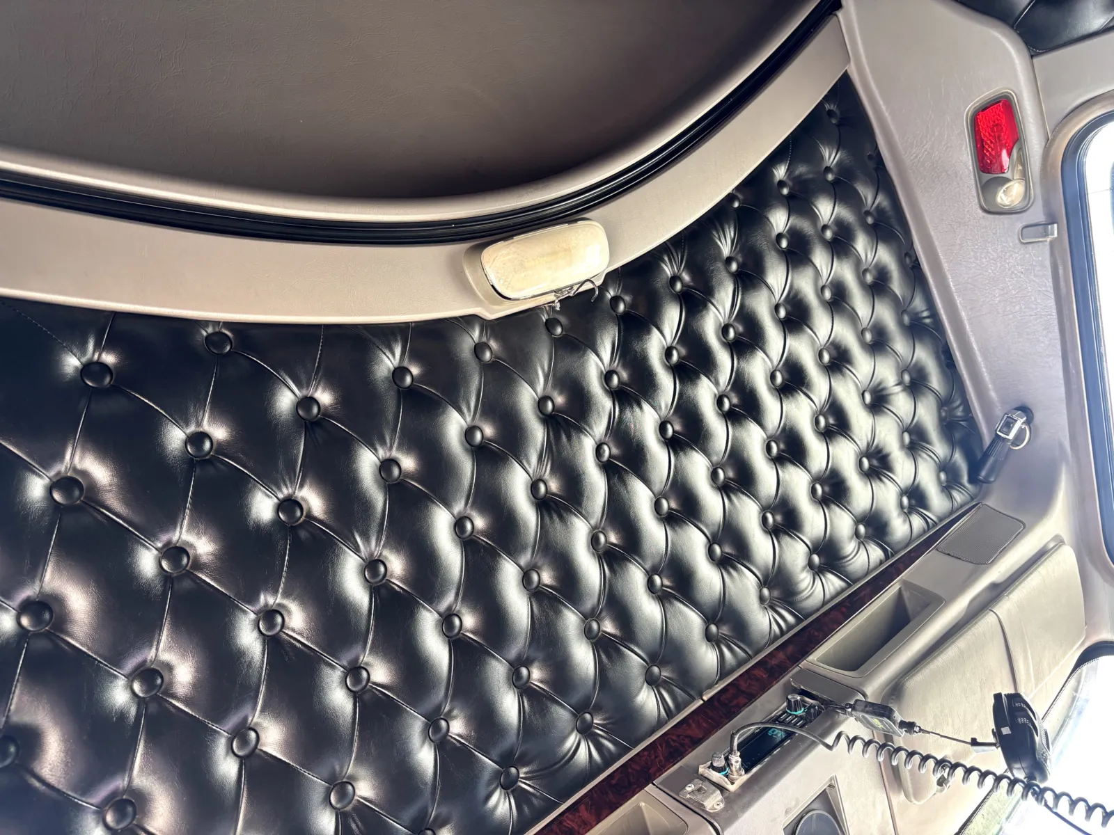 2012 Kenworth T800 - image 20