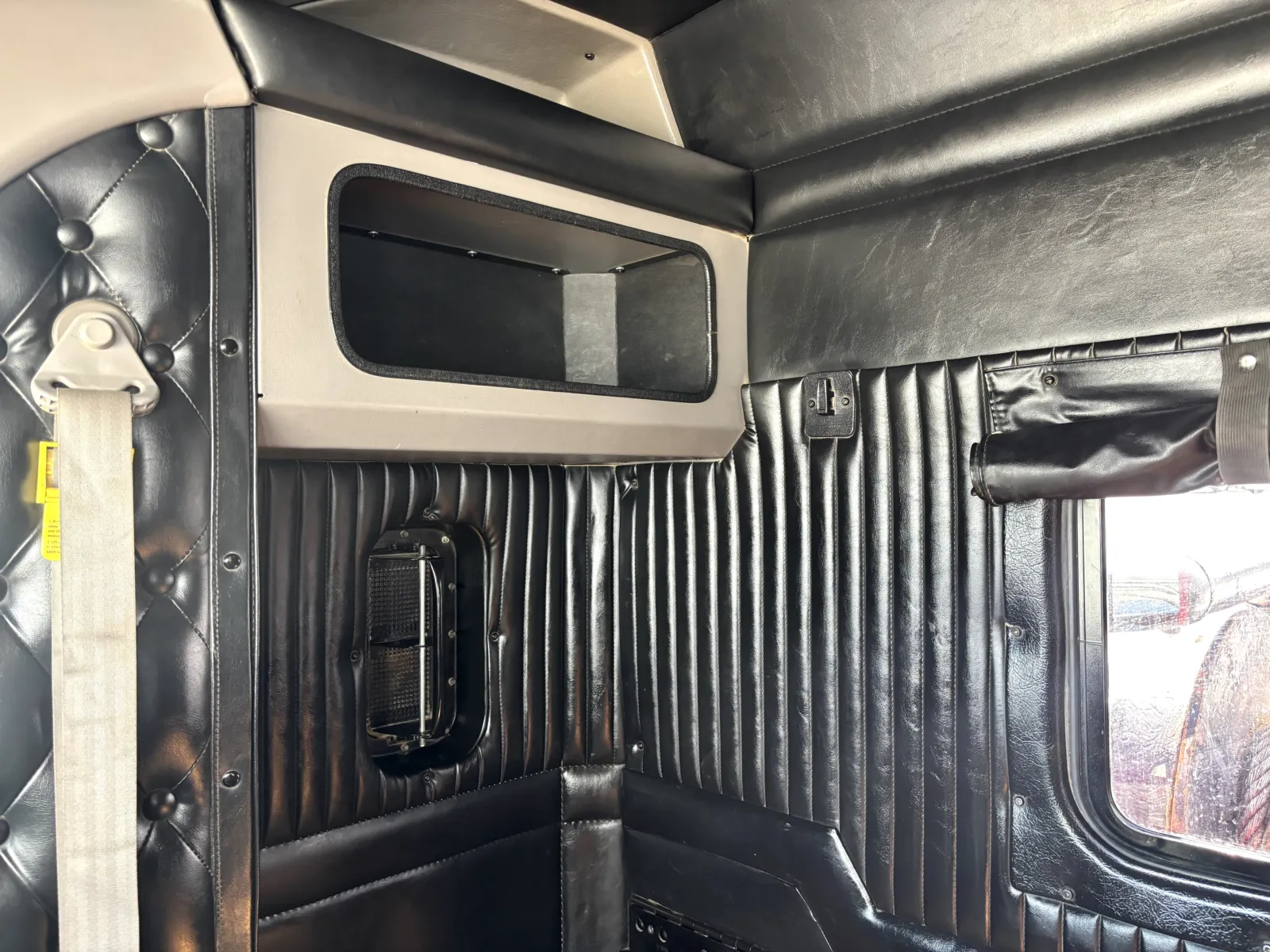 2012 Kenworth T800 - image 21