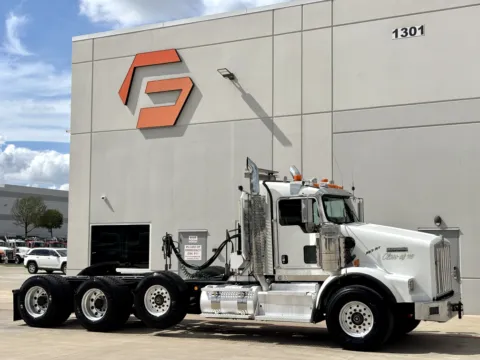 2016 KENWORTH T800 for sale in Hutchins, TX