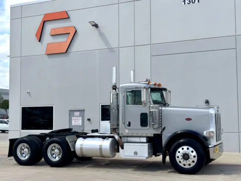 2009 PETERBILT 388 for sale in Hutchins, TX