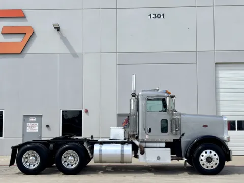Another view of 2009 PETERBILT 388 for sale in Hutchins, TX at Forge Truck Centers - Texas