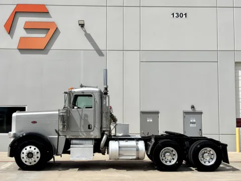More photos of 2009 PETERBILT 388 at Forge Truck Centers - Texas, TX