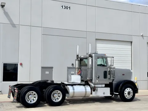 More photos of 2009 PETERBILT 388 at Forge Truck Centers - Texas, TX