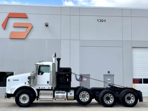 More photos of 2014 KENWORTH T800 at Forge Truck Centers - Texas, TX