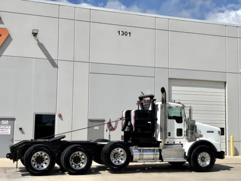 More photos of 2014 KENWORTH T800 at Forge Truck Centers - Texas, TX