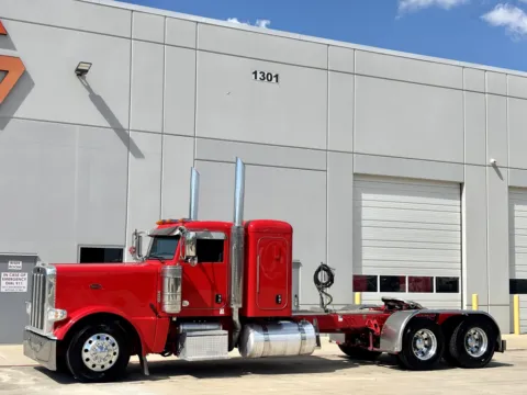 Photos of 2020 PETERBILT 389 for sale in Hutchins, TX at Forge Truck Centers - Texas